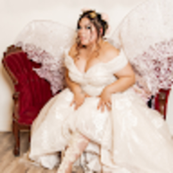 Meet your Posher, Katherine - Picture 1 of 1